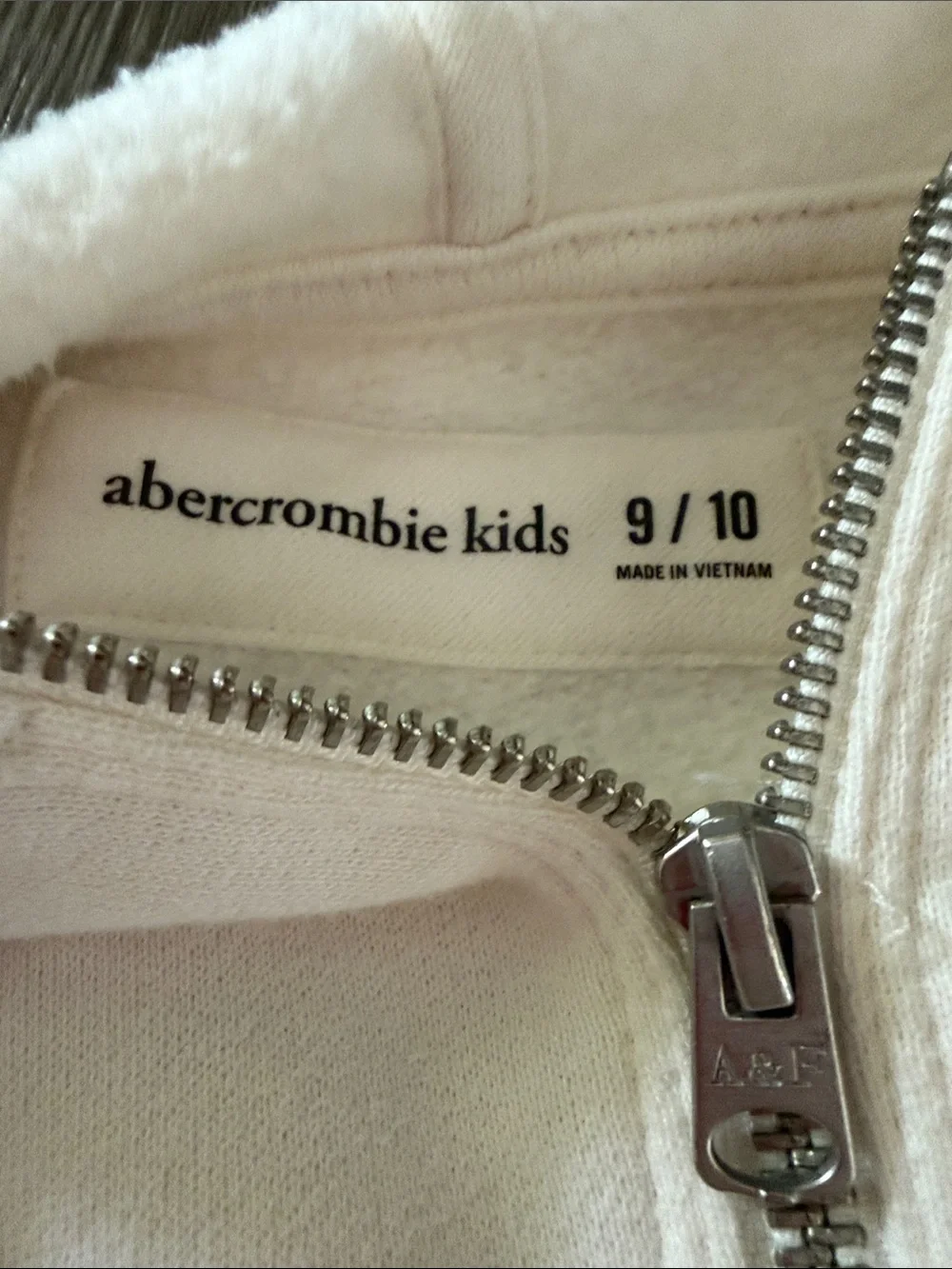 abercrombie kids White Fleece Sweatpants & Zip Hoodie Set with Bear Patch